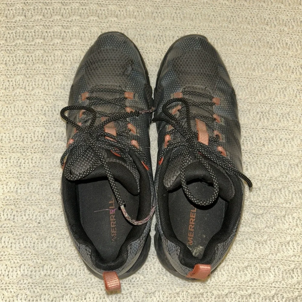 Merrell Men's‎ Moab Edge Men's Size 10.5 Good Tread Trail Shoe Minor Tear